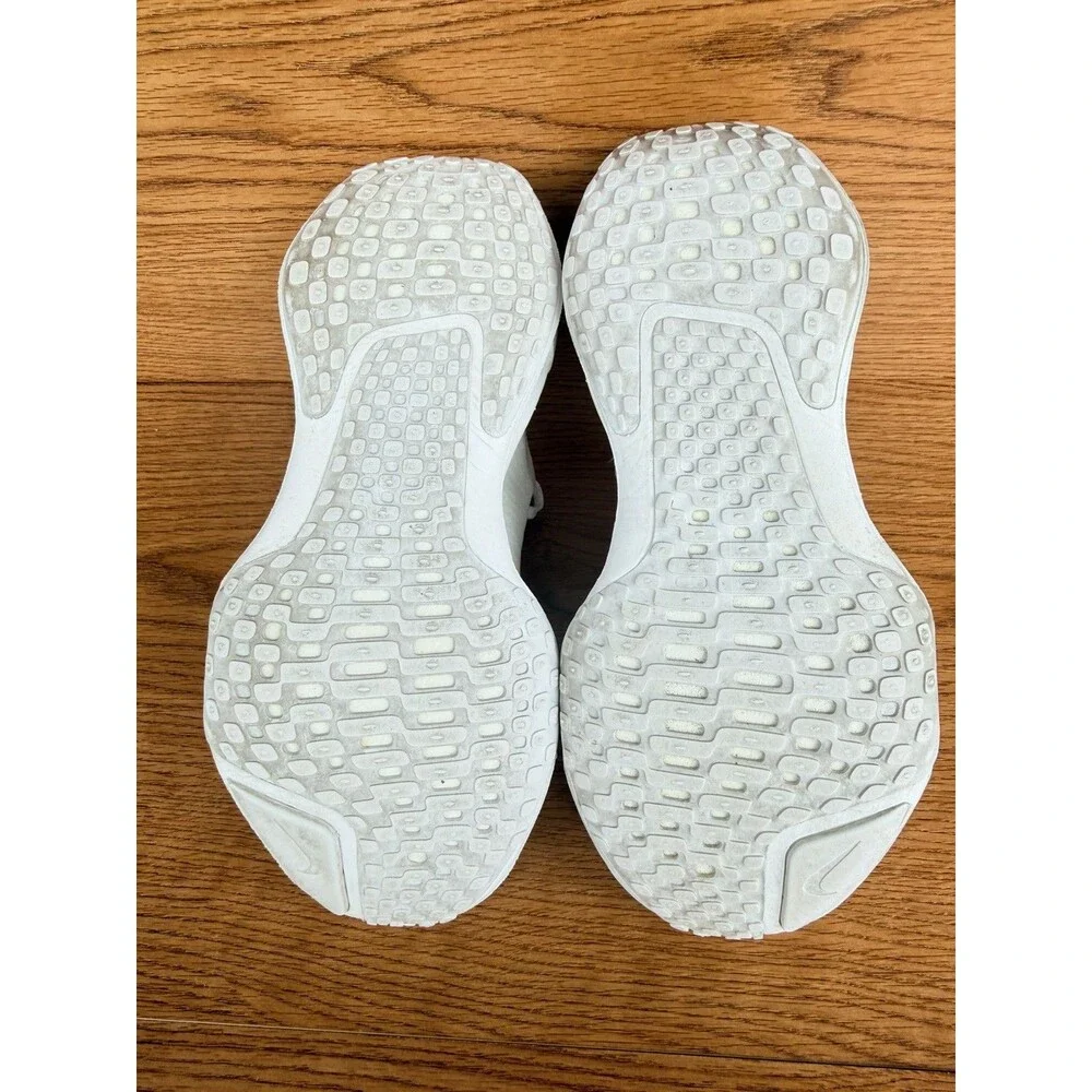 Nike ZoomX Invincible 3 “White Photon Dust” Size 7 men’s / 8.5 Women’s